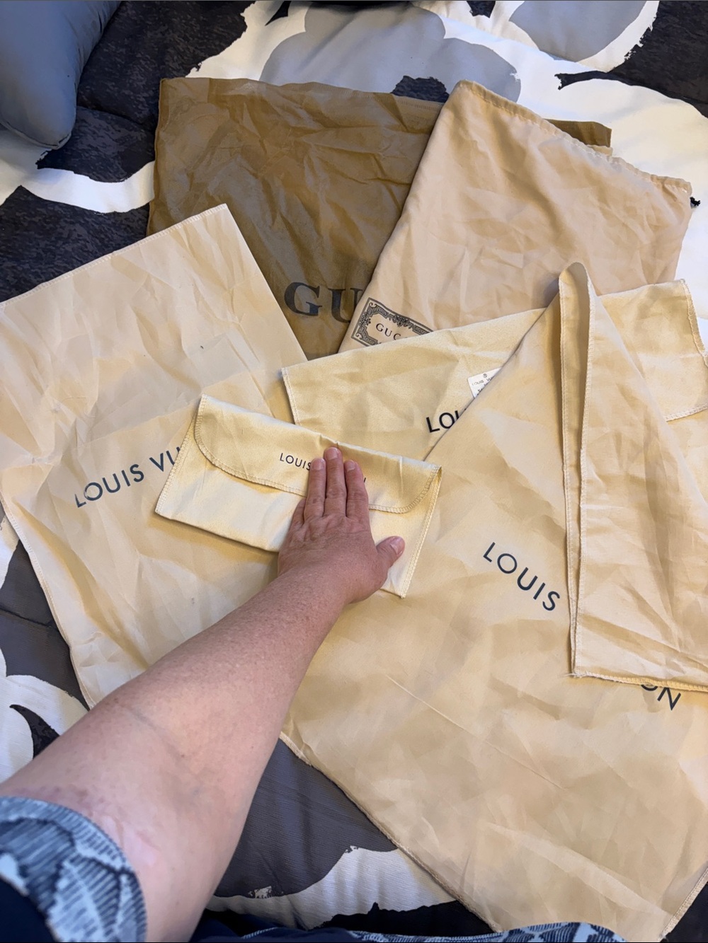 Set of 6 UNBRANDED Dustbags 1 small 2 med 3 large